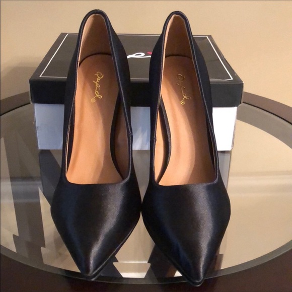 Black Heels Pumps - Picture 2 of 5